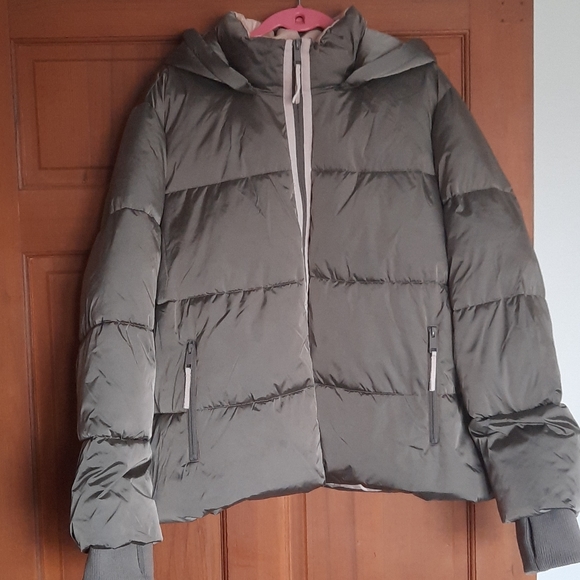 Puffer Jacket Wirh Removable Hood 